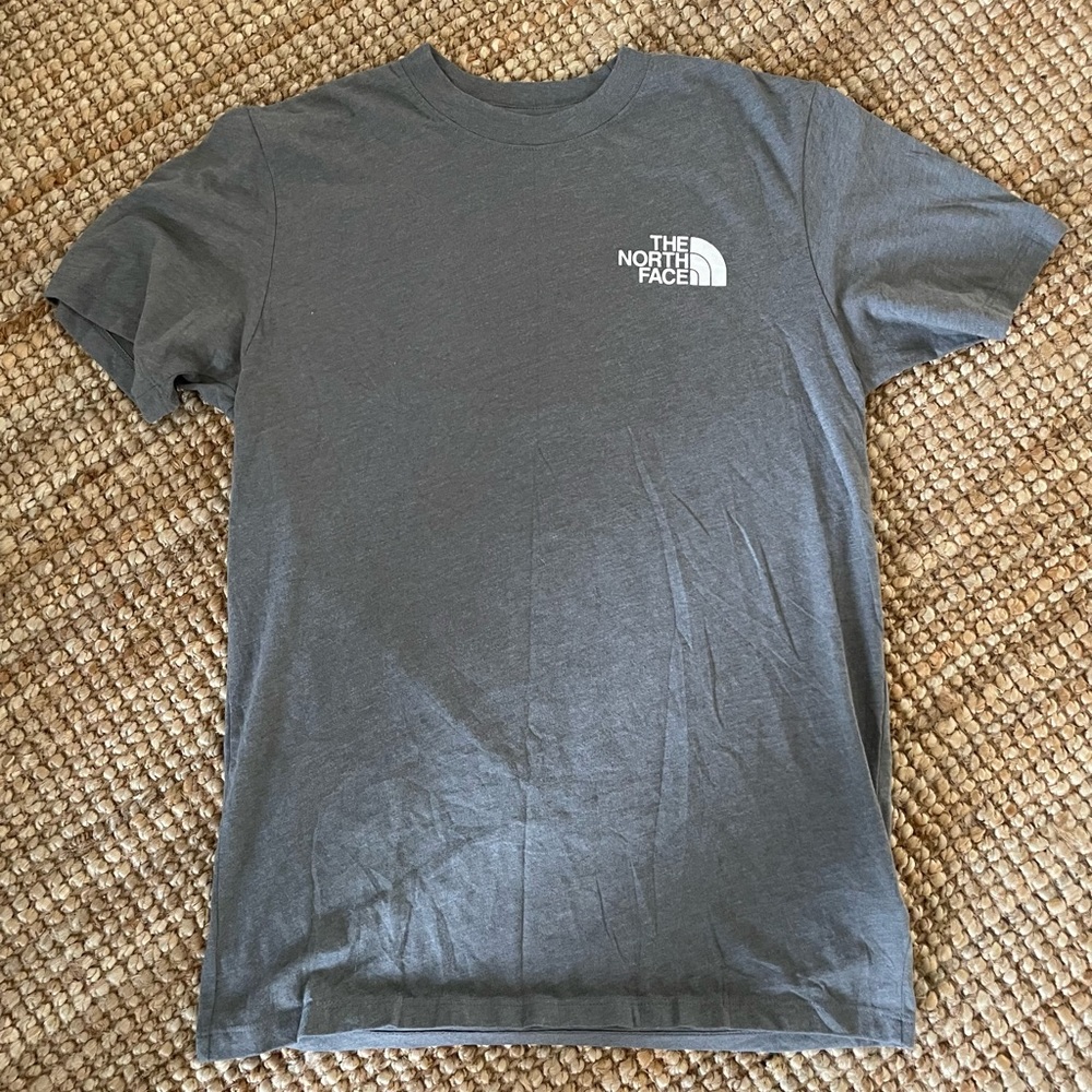 THE NORTH FACE MENS TSHIRT NEE NEVER WORN SMALL